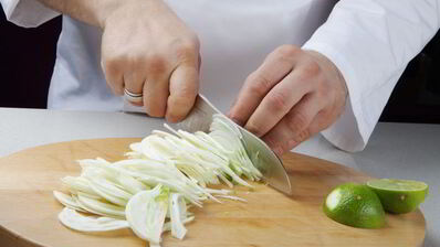 жареная корюшка с салатом из фенхеля