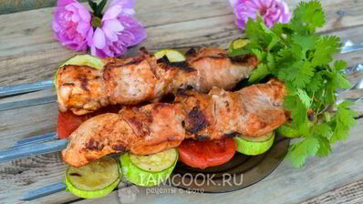 шашлык ассорти из свинины, курицы и овощей