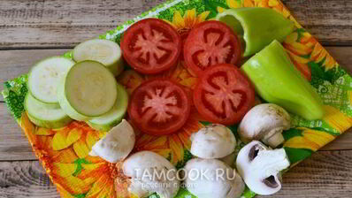 шашлык ассорти из свинины, курицы и овощей