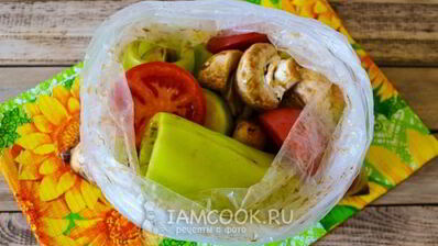 шашлык ассорти из свинины, курицы и овощей