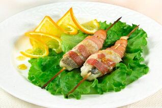 Шашлык из филе судака и бекона