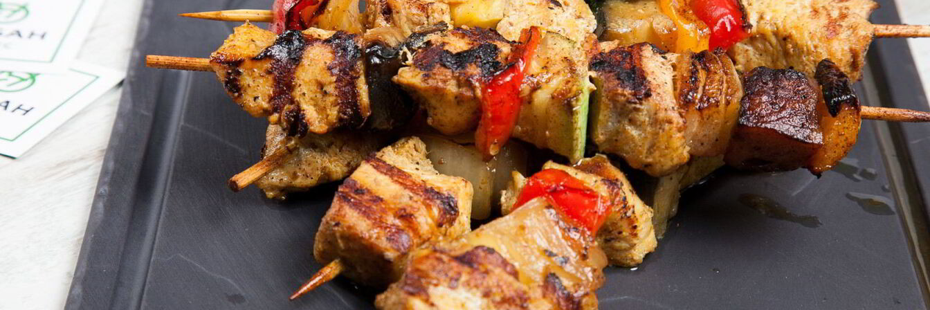 Шашлык из куриных грудок с овощами