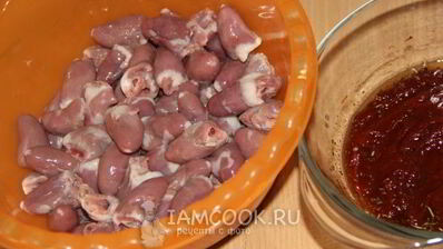 шашлык из куриных сердечек в томатном соусе