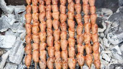 шашлык из куриных сердечек в томатном соусе