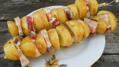 шашлык из молодого картофеля и сала