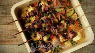 шашлык из свинины с овощами в духовке