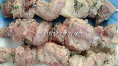 шашлык из свинины в кефире с зеленым луком