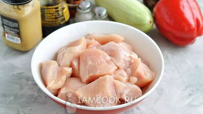 шашлык на кефире из куриного филе с овощами