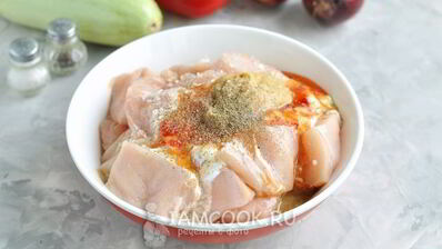 шашлык на кефире из куриного филе с овощами