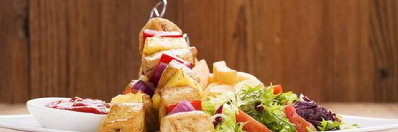 Шашлык с овощами и карпачо из говядины