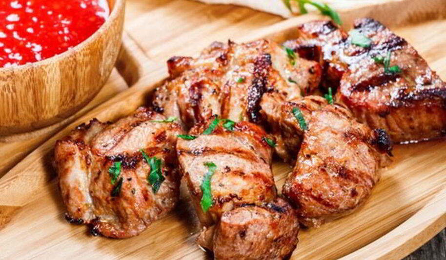 Рецепт свиного шашлыка в маринаде с луковым соком