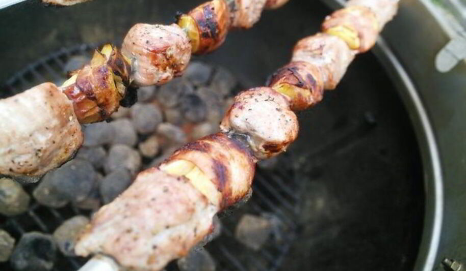 Рецепт яблок в беконе к шашлыку