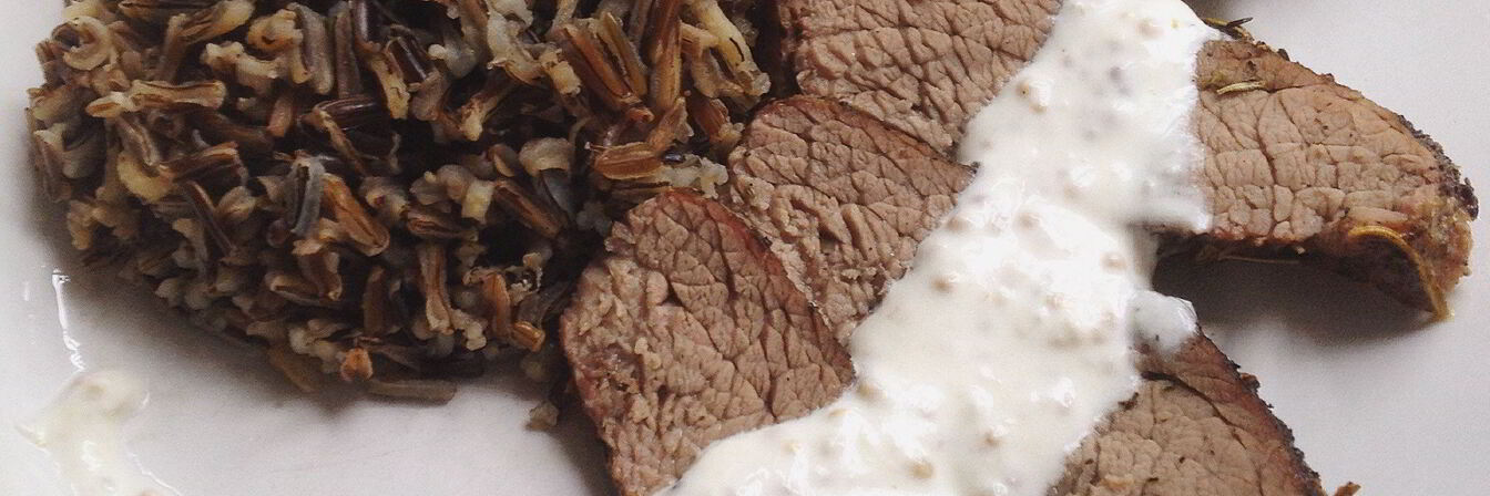 Говяжий стейк с соусом из хрена