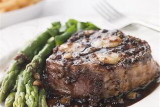 Говяжий стейк в вине Мадера с грибами