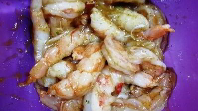 праздничный ужин из булгура с креветками и стейком