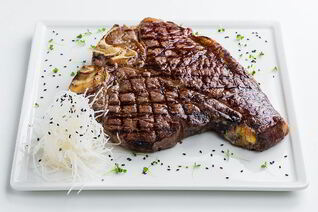 Стейк фиорентино на гриле — тосканская кьянина