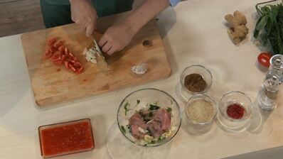 стейк из индейки с чечевицей и томатным соусом