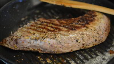 стейк на сковороде