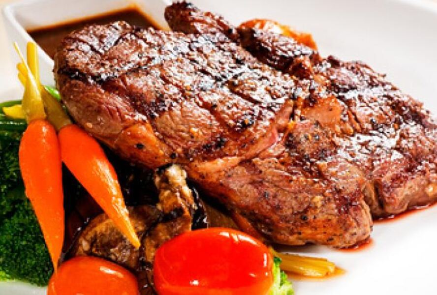 Стейк рибай на гриле с овощами