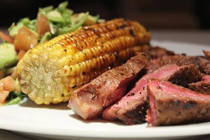Стейк с овощами на гриле