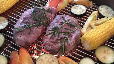 стейк с овощами на гриле