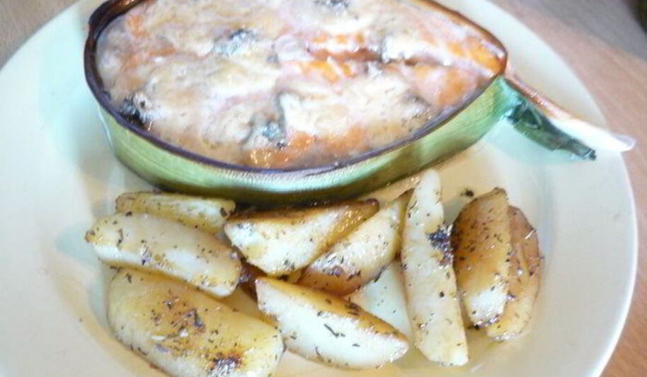 Рецепт стейков из лосося с голубым сыром