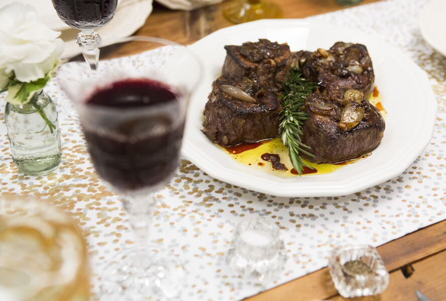 Стейки с жареным луком-шалот