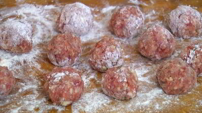 булочки с тефтелями