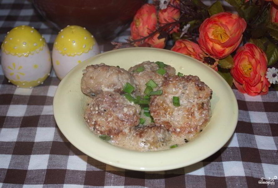 Куриные тефтели в сметанном соусе