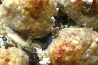 Нежнейшие тефтели с овощами под сметанно-грибным соусом