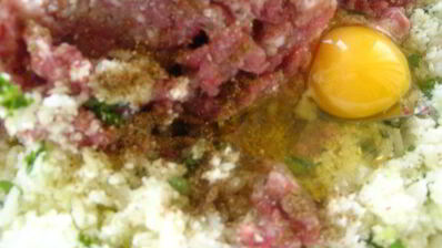 нежнейшие тефтели с овощами под сметанно-грибным соусом