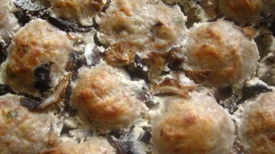 нежнейшие тефтели с овощами под сметанно-грибным соусом