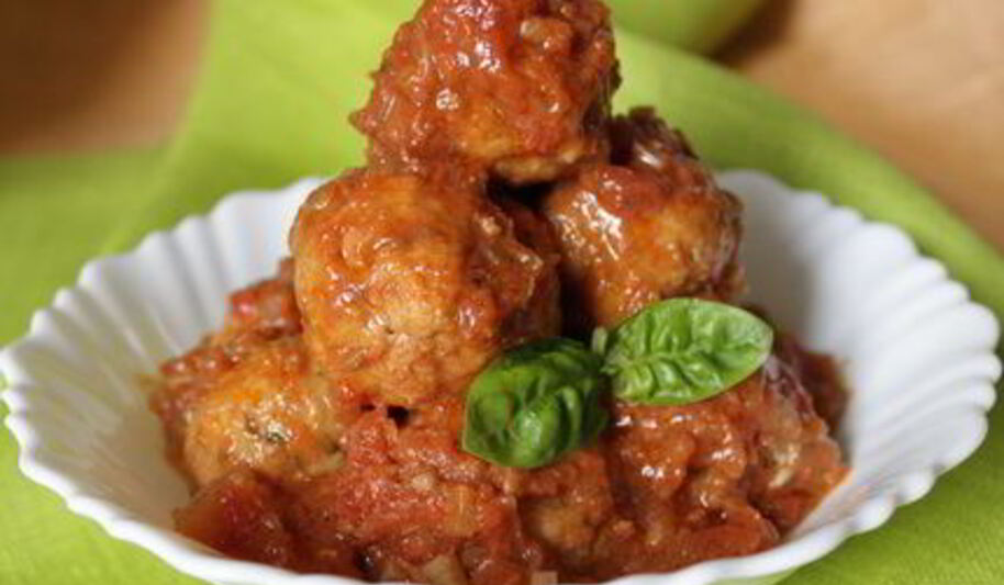 Рецепт рыбных тефтелей в томатном соусе