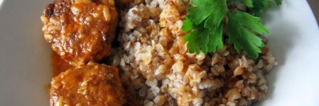 Тефтели под соусом на сковороде