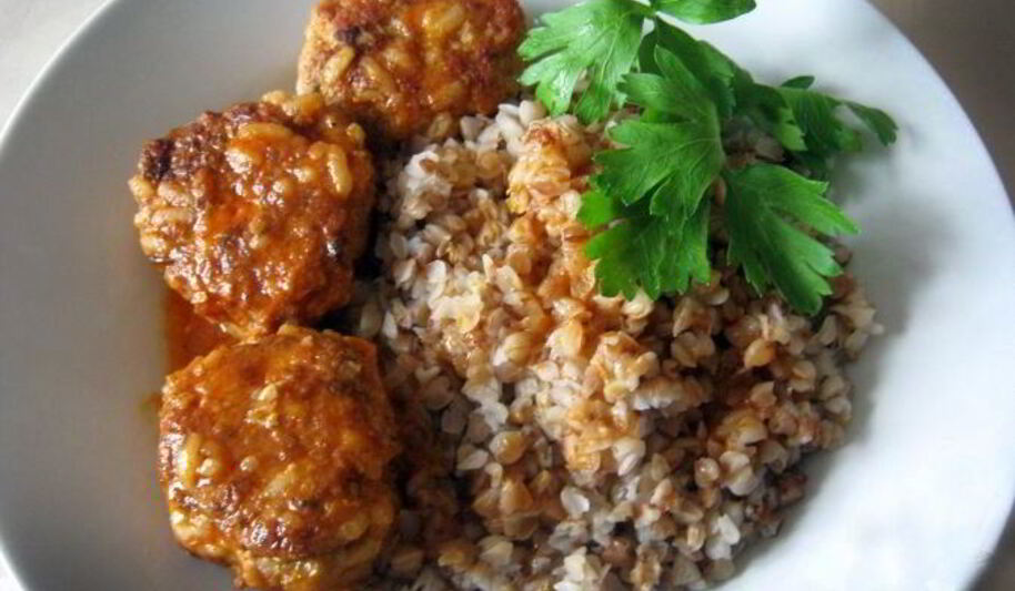 Рецепт тефтелей под соусом на сковороде