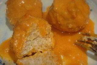 Тефтели с булгуром в сливочно-томатном соусе