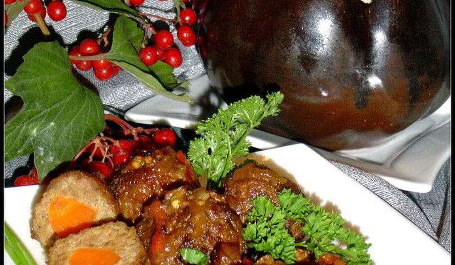 Рецепт тефтелей с сюрпризом, запеченные с баклажанами и грибами