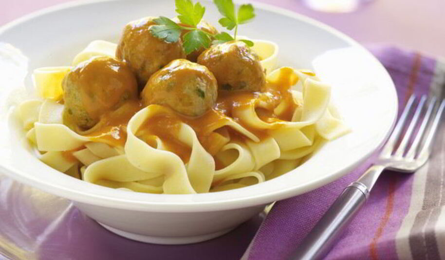 Рецепт тефтелей со сметанныма и томатныма соусома