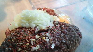 тефтели в беконе с начинкой из моцареллы