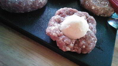 тефтели в беконе с начинкой из моцареллы