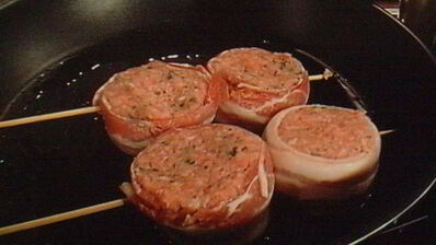 тефтели в беконе с начинкой из моцареллы