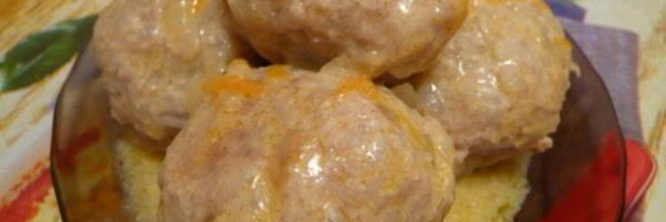 Тефтели в мультиварке в сметанном соусе