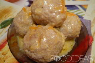 Тефтели в мультиварке в сметанном соусе