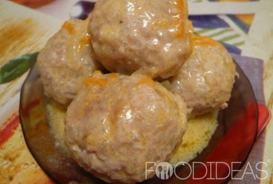 Тефтели в мультиварке в сметанном соусе