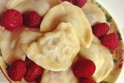 Постные вареники с малиной