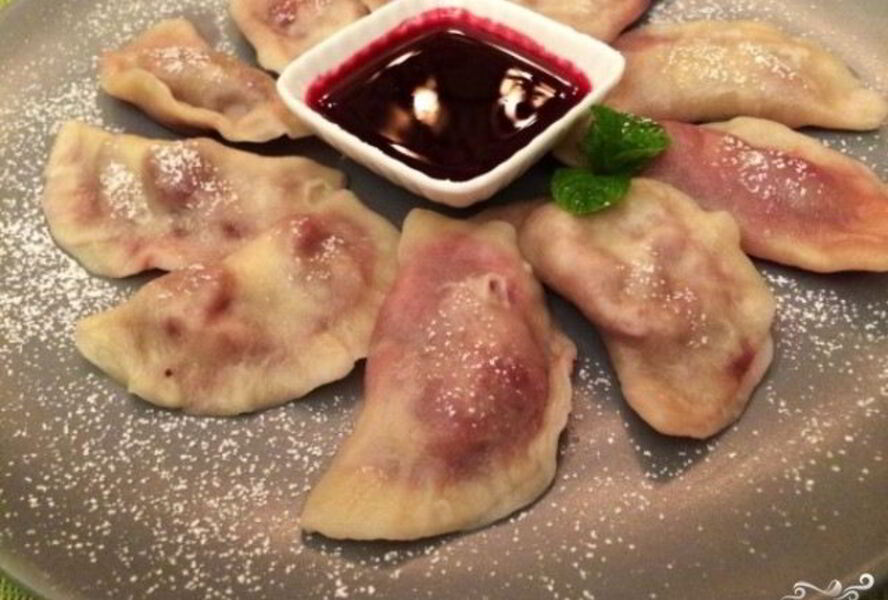 Постные вареники с вишней