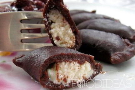 Шоколадные вареники с творогом