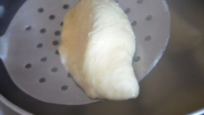 вареники из цельнозерновой муки с половинками слив