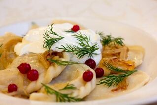 Вареники с кислой капустой и мятым картофелем