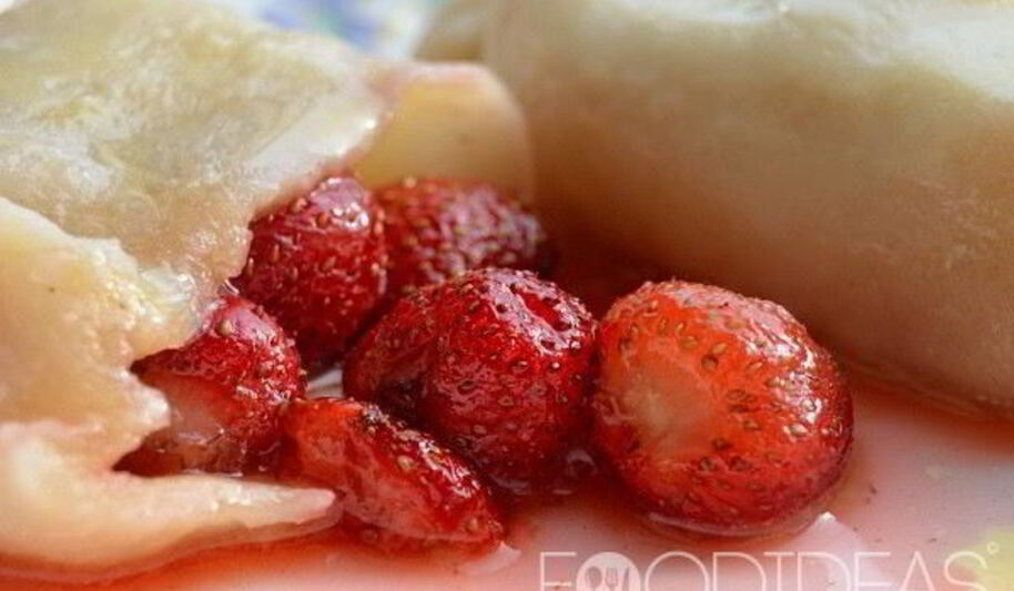 Рецепт вареников с замороженной клубникой